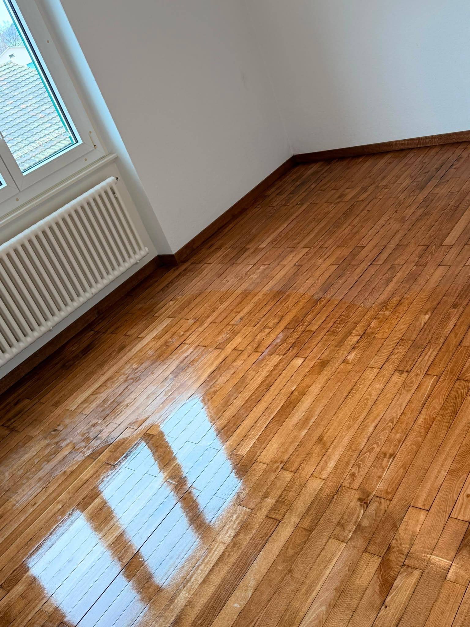 Gereinigtes Parkett in leerer Wohnung